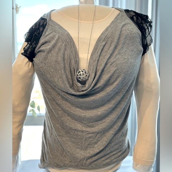 Very Sexy deep neckline by Robert Rodriquez! - Picture 1 of 3